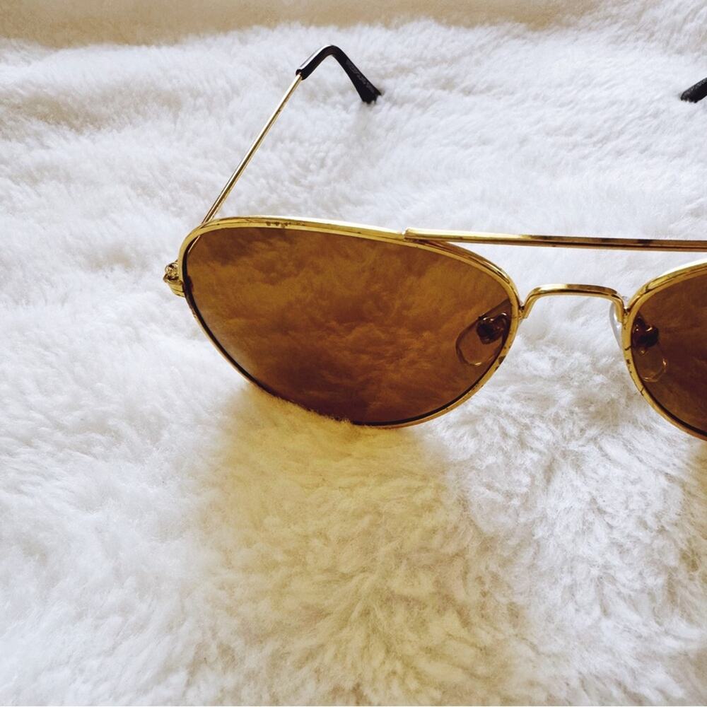 Edward Gold Polarized Aviator Classic Sunglasses - Picture 2 of 9